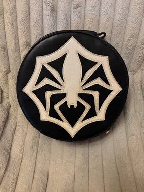 Backstitch Bruja Purse